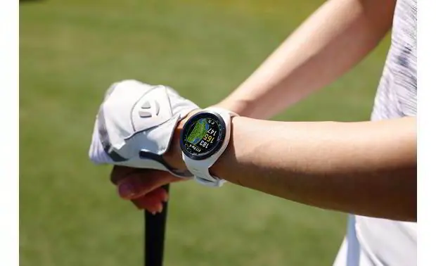 Garmin Approach okosóra S70 (42mm) fekete kerámia fehér szilikon szíjjal Seizoensaanbieding