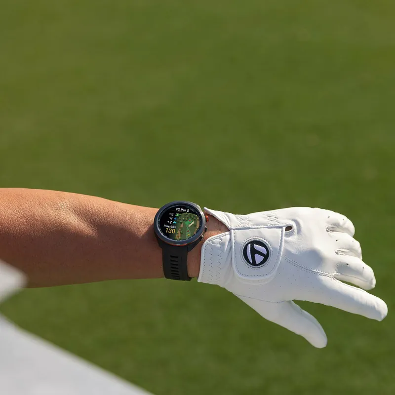 Tijdelijk Beschikbaar Garmin Approach S70 (47mm) fekete kerámia fekete szilikon szíjjal